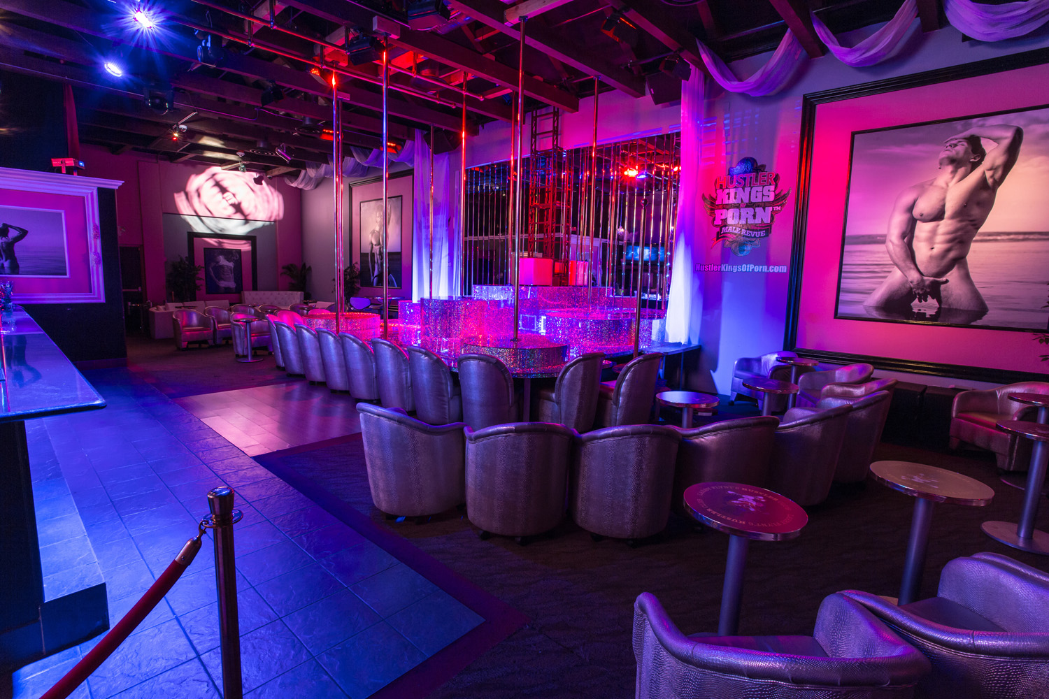 The 14 Best Gay Nightclubs and Bars in Vegas pic