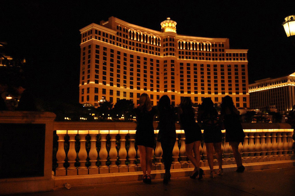 bachelorette-bellagio-fountain-idea