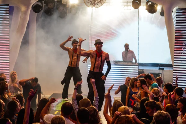 Las Vegas Male Strippers How to Book for a Bachelorette Party (3) Las Vegas Male Strippers How to Book for a Bachelorette Party (3)