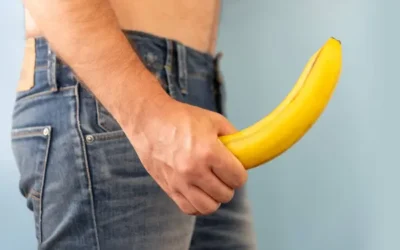 Do male strippers perform with an erection? (and why)